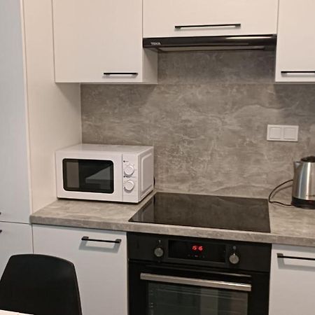 Apartment Z Ogrodkiem Na Warszawskiej Woli Varşovia Exterior foto