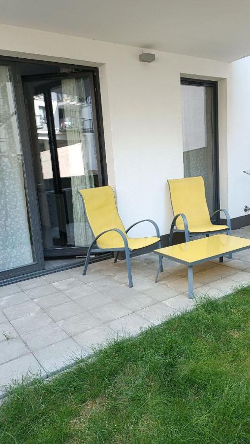 Apartment Z Ogrodkiem Na Warszawskiej Woli Varşovia Exterior foto
