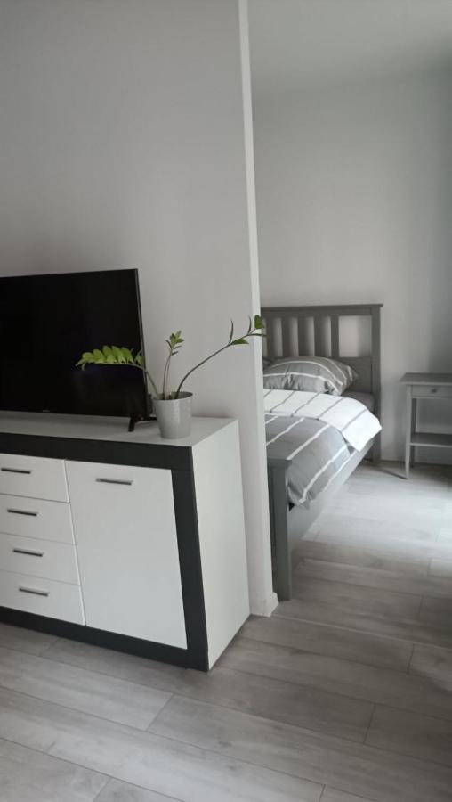 Apartment Z Ogrodkiem Na Warszawskiej Woli Varşovia Exterior foto