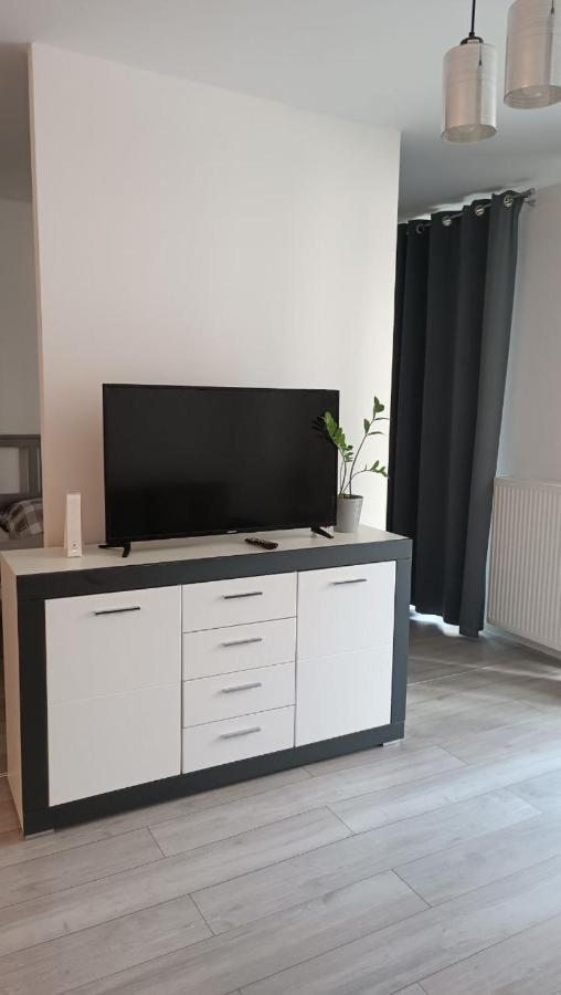 Apartment Z Ogrodkiem Na Warszawskiej Woli Varşovia Exterior foto