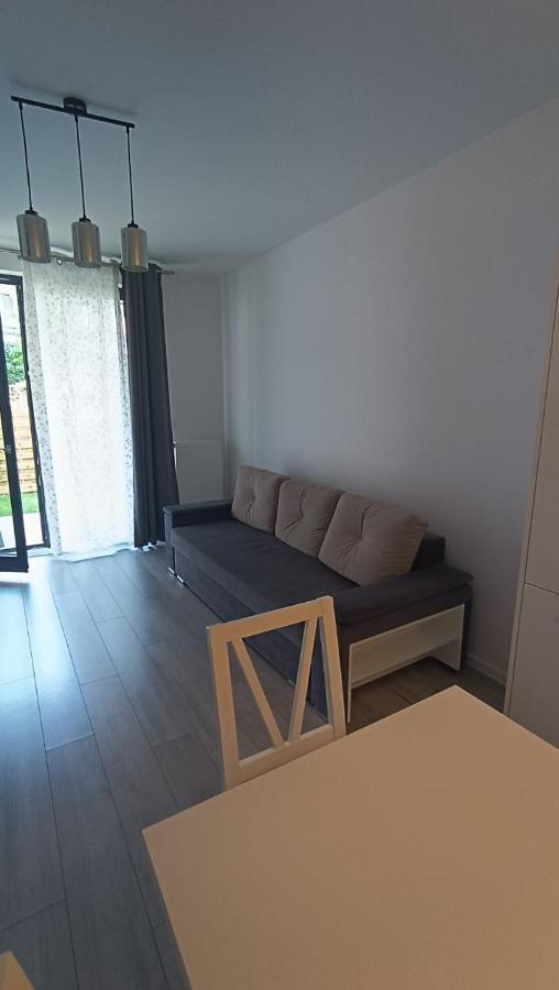 Apartment Z Ogrodkiem Na Warszawskiej Woli Varşovia Exterior foto