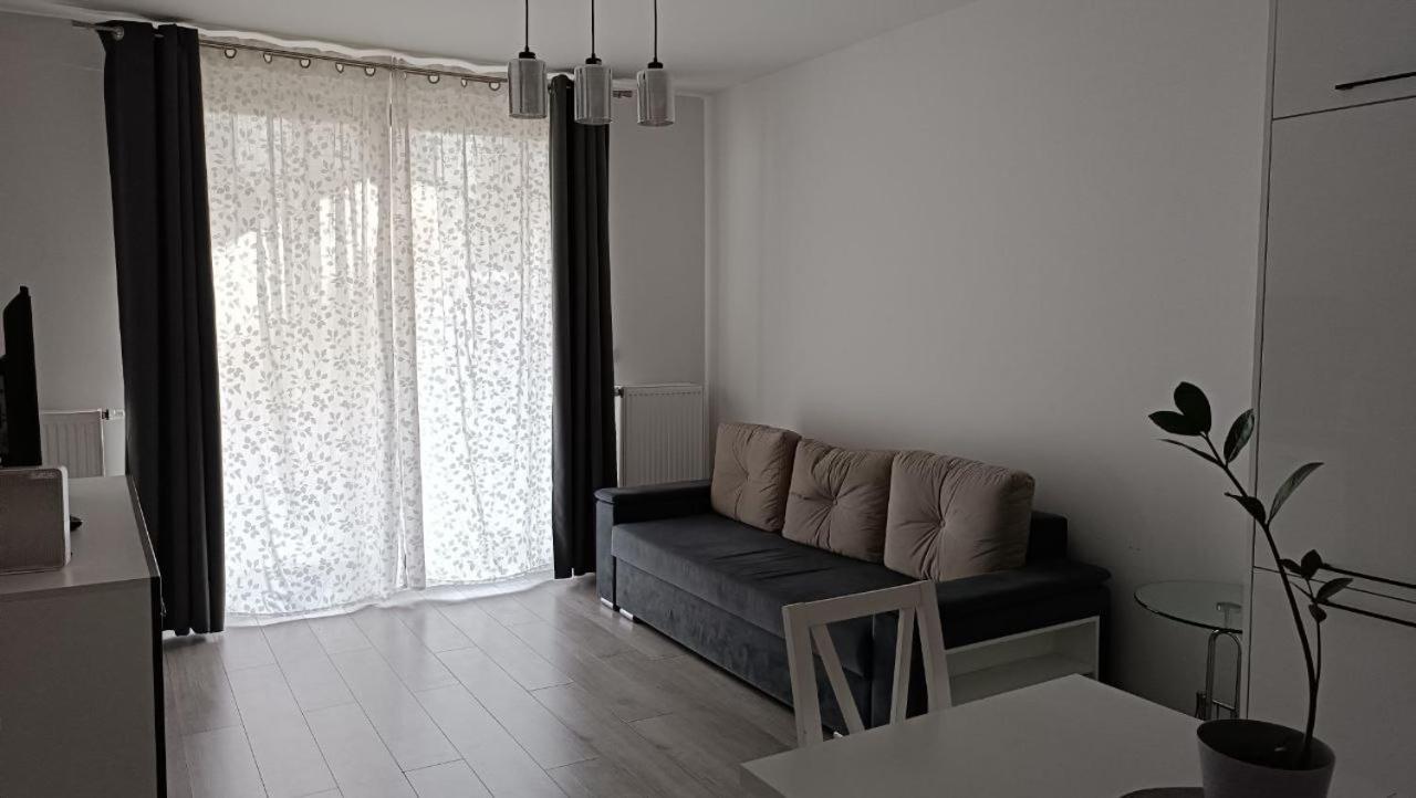 Apartment Z Ogrodkiem Na Warszawskiej Woli Varşovia Exterior foto