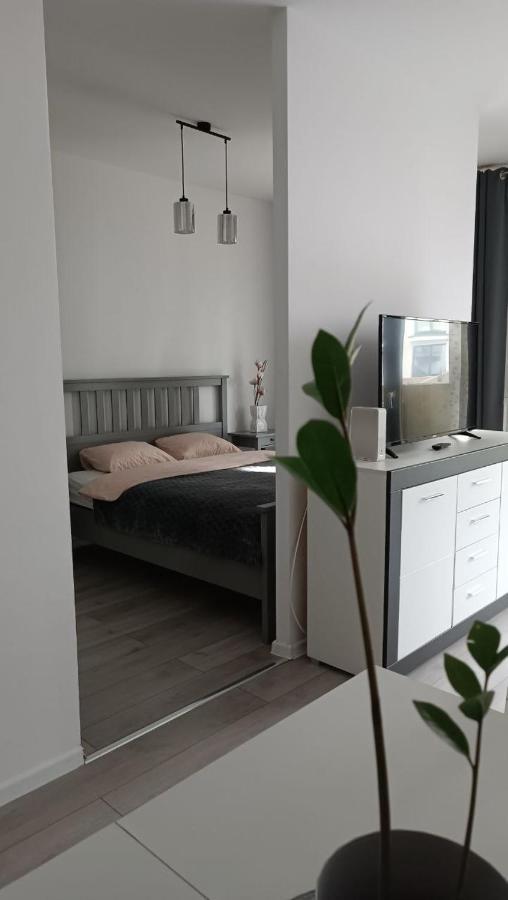 Apartment Z Ogrodkiem Na Warszawskiej Woli Varşovia Exterior foto
