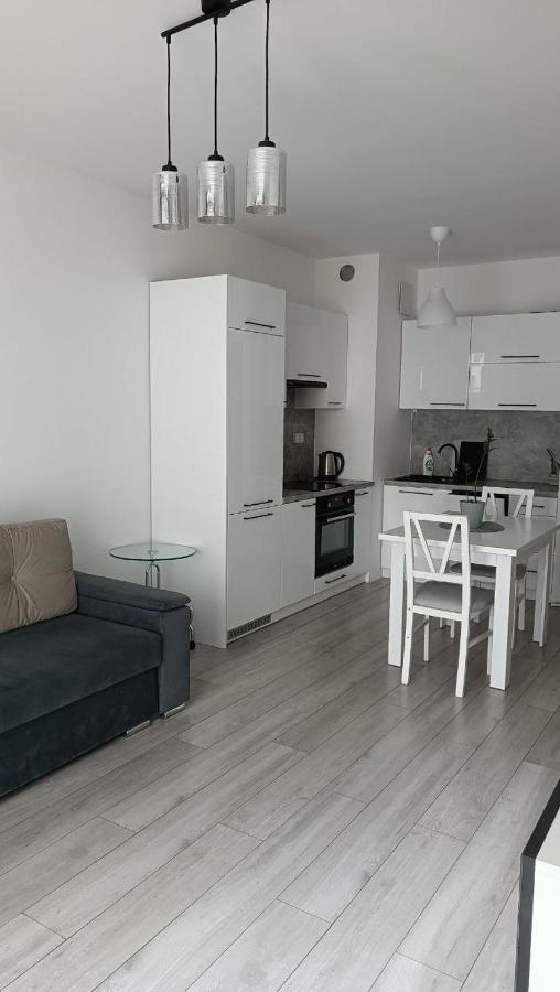 Apartment Z Ogrodkiem Na Warszawskiej Woli Varşovia Exterior foto