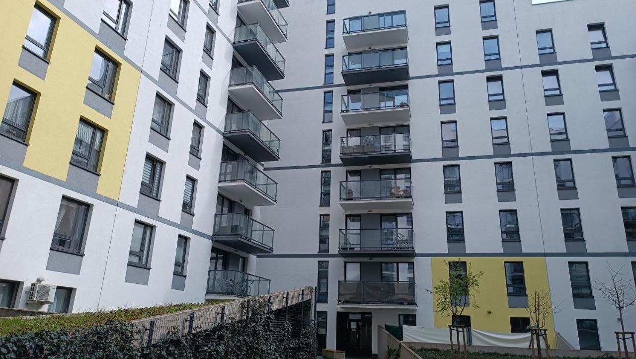 Apartment Z Ogrodkiem Na Warszawskiej Woli Varşovia Exterior foto